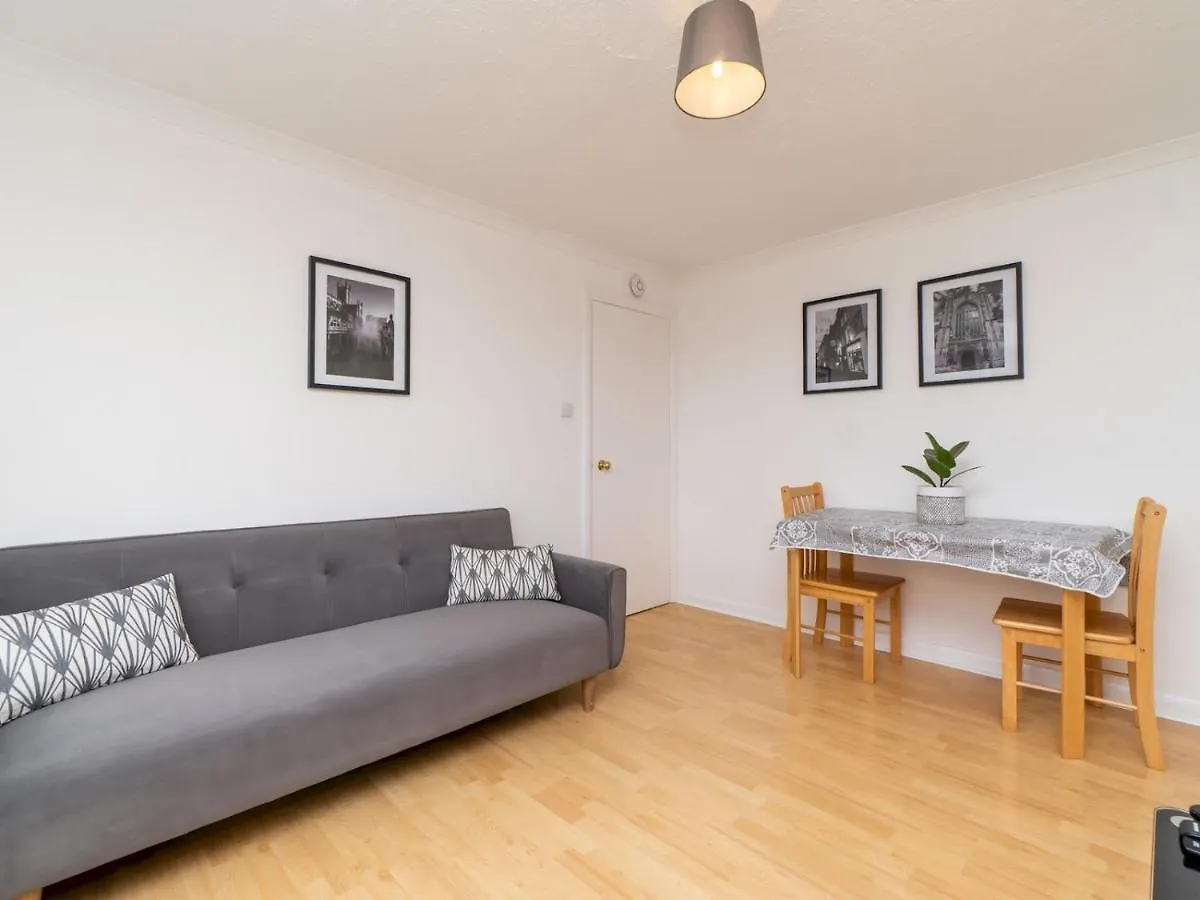 Pass The Keys One Bed Flat With Stunning Views And Free Parking location