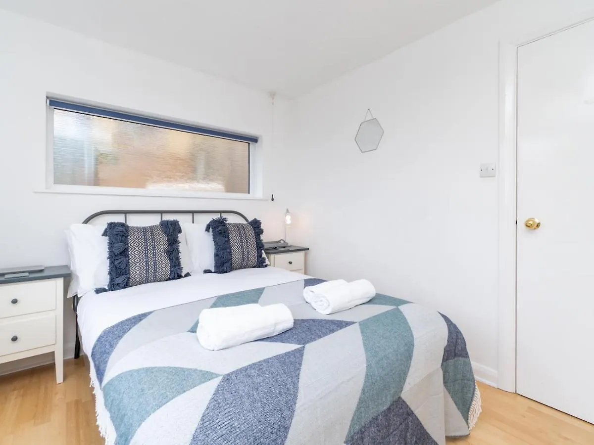Pass The Keys One Bed Flat With Stunning Views And Free Parking Apartment Bath