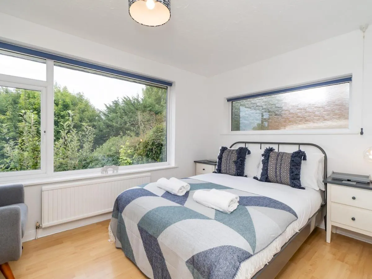 Pass The Keys One Bed Flat With Stunning Views And Free Parking Apartment Bath